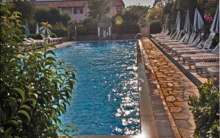 Nireas Studios & Apartments