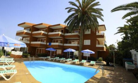 Las Tejas Apartments