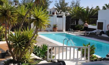 Los Tulipanes Apartments