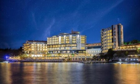 Charisma De Luxe Hotel