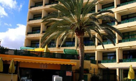 Las Dunas Apartments