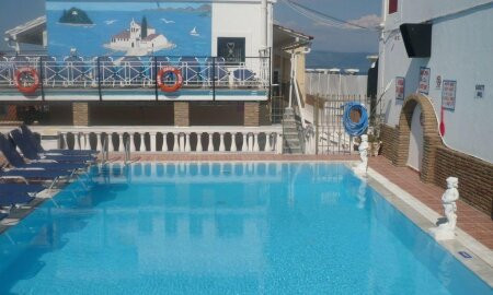 Miami Seaview & Annexe Apartments