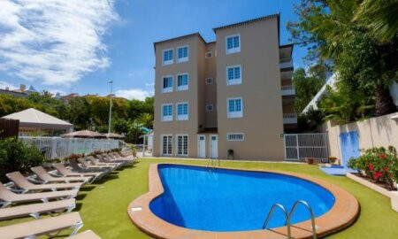 Los Dragos Norte Apartments