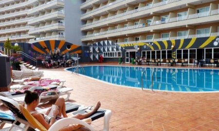 Fergus Barracuda Hotel