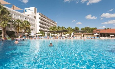 Azuline Bergantin Hotel